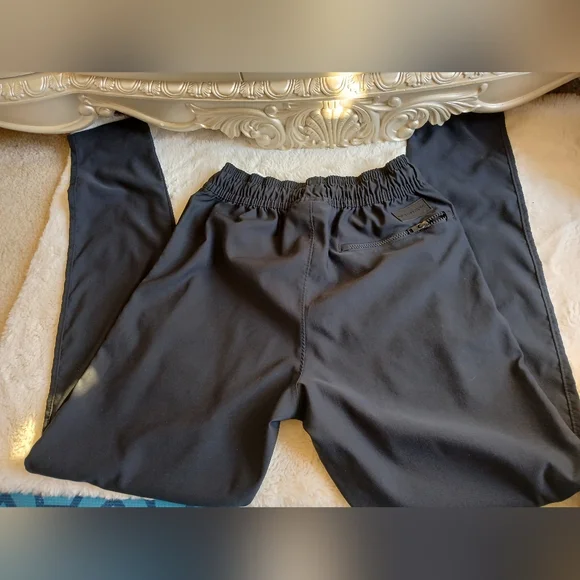 Under Armour Black Jogger Pants - Picture 15 of 16